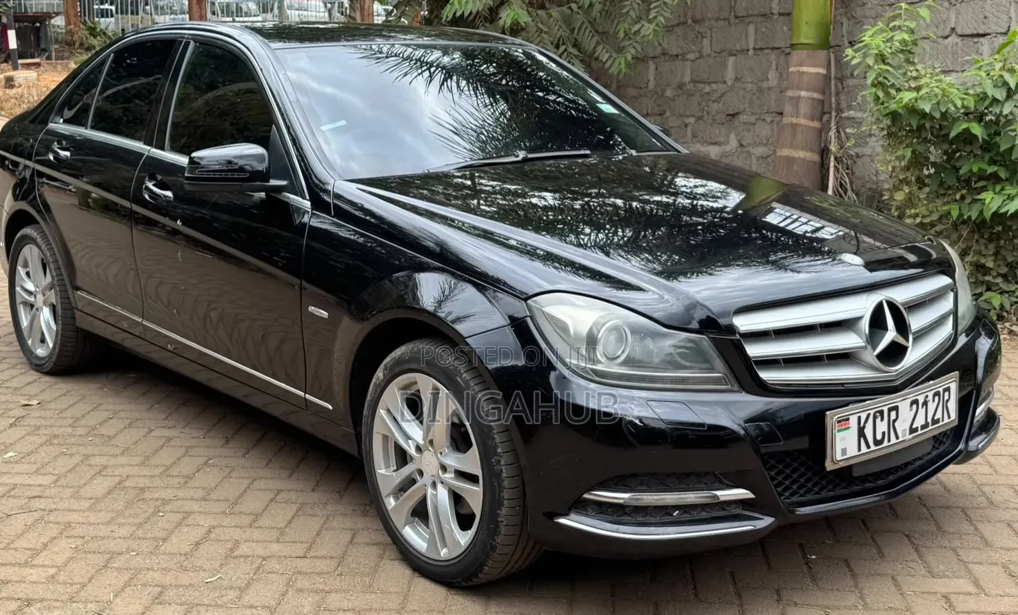 Mercedes-Benz C200 2011 Black