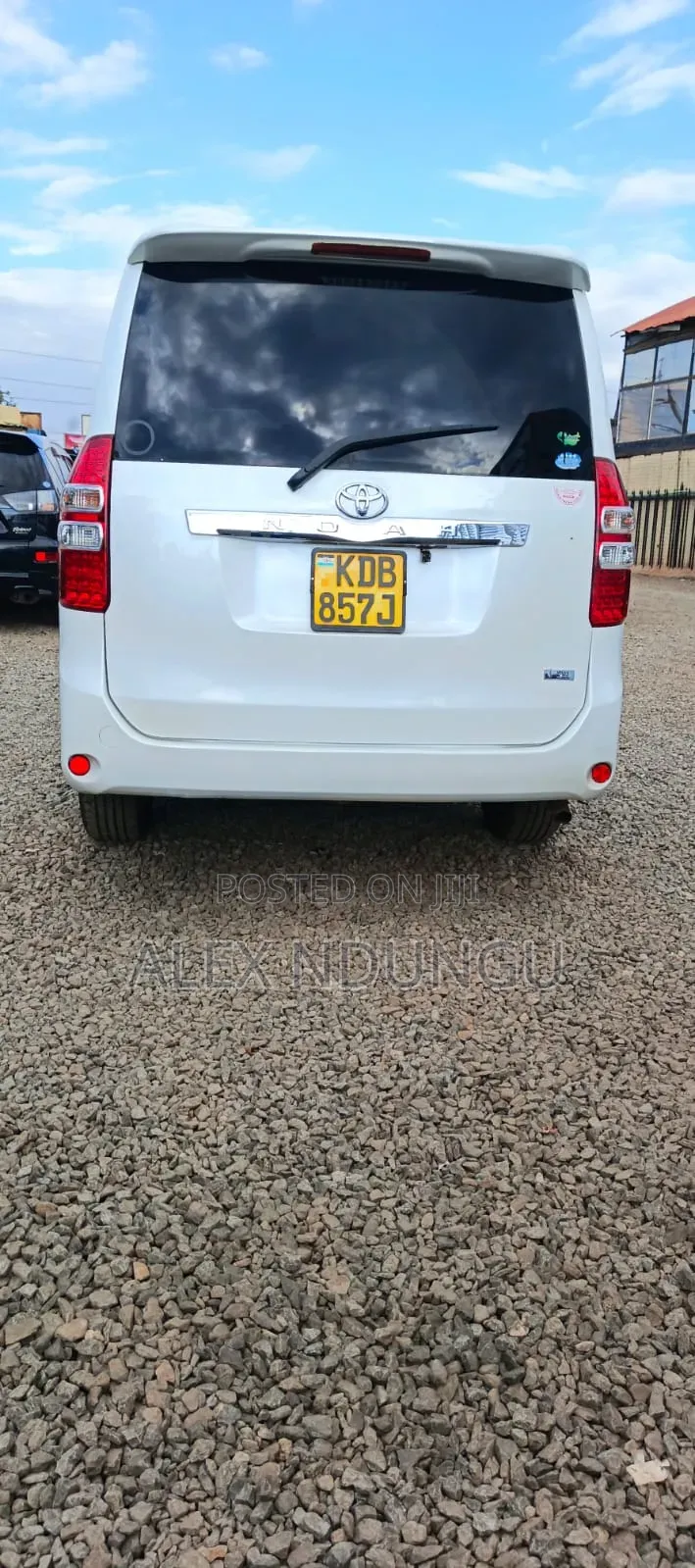 Toyota Noah 2013 White