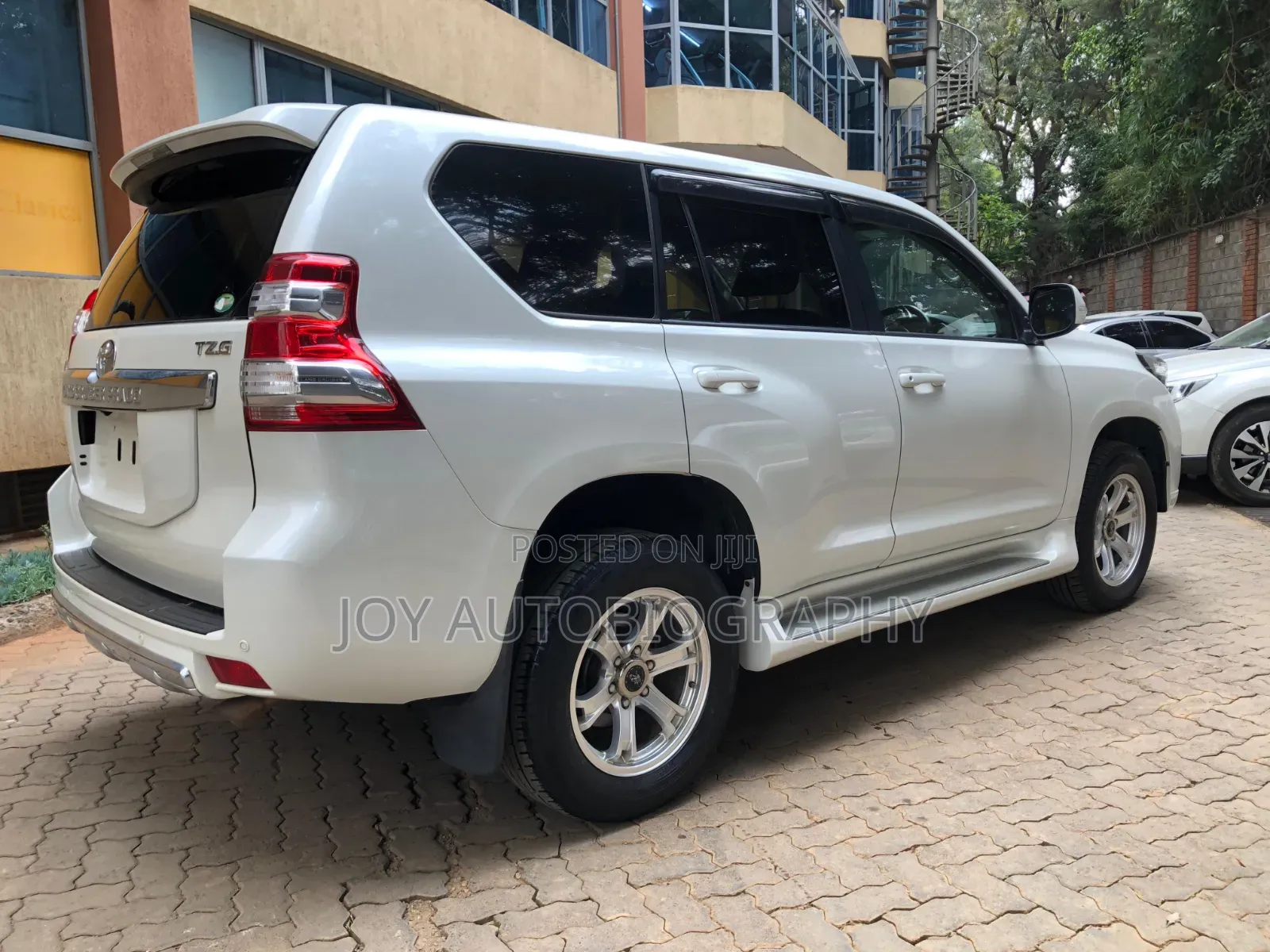 Toyota Land Cruiser Prado 2.8 2017 White