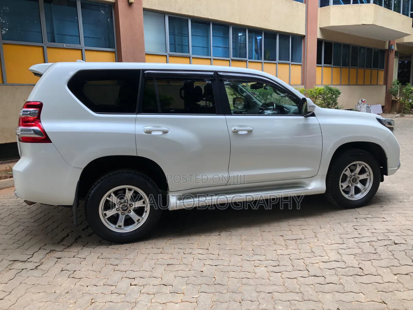 Toyota Land Cruiser Prado 2.8 2017 White