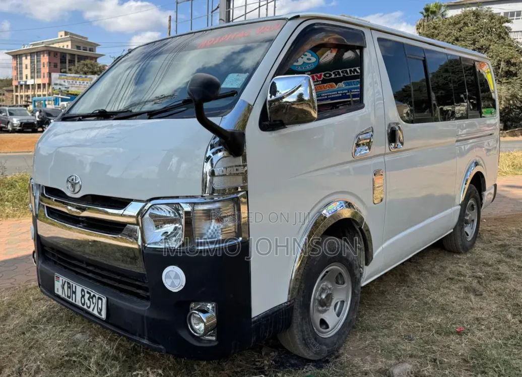 Toyota HiAce 2015 White