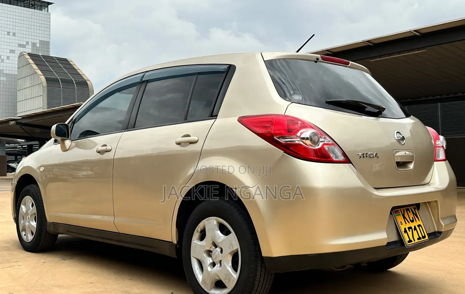 Nissan Tiida 2010 Gold