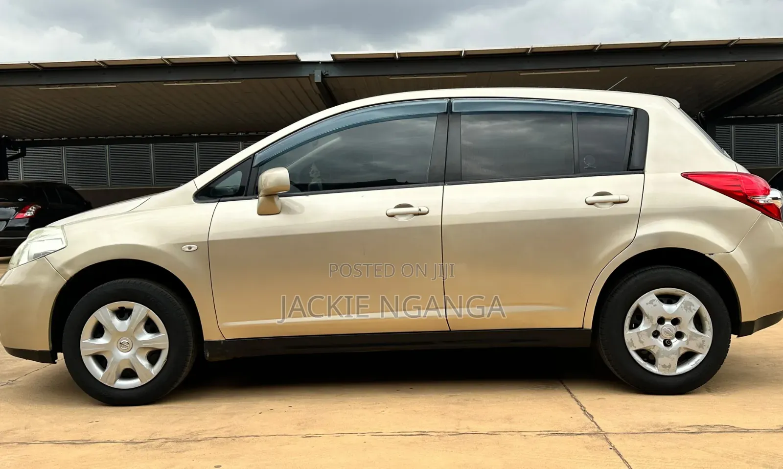 Nissan Tiida 2010 Gold