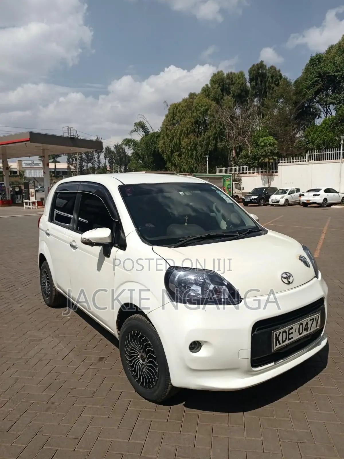 Toyota Porte 2014 White
