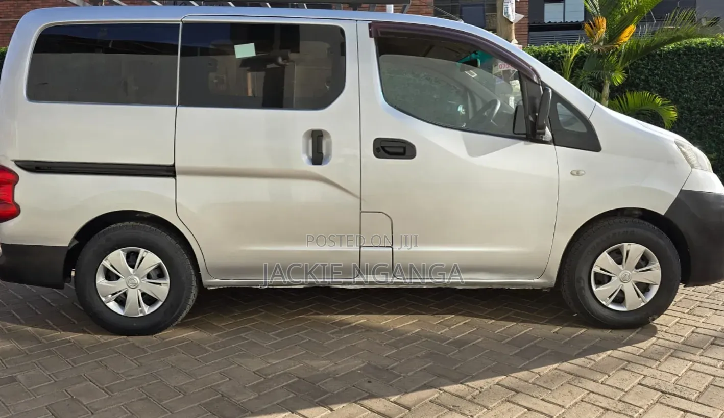 Nissan NV200 2011 White