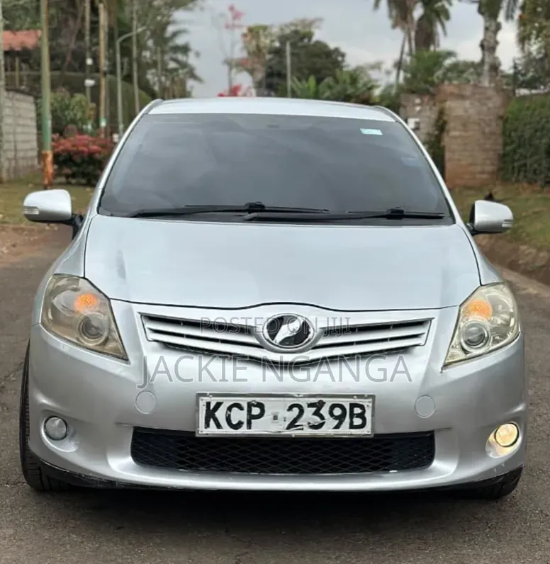 Toyota Auris 2010 Silver