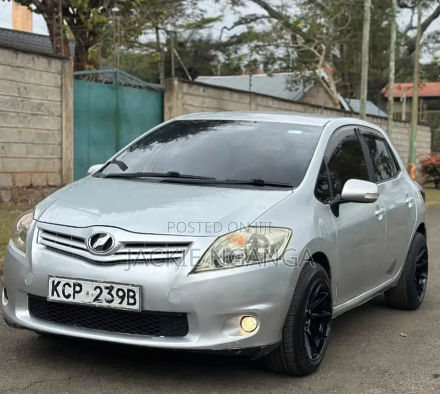 Toyota Auris 2010 Silver