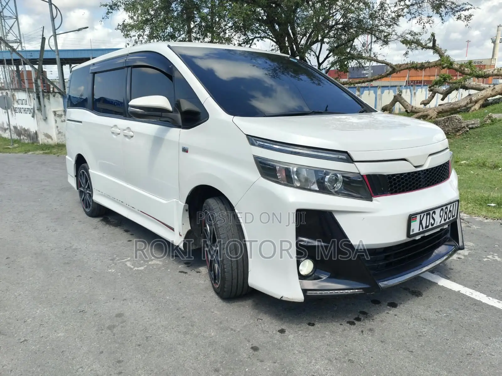 Toyota Voxy 2017