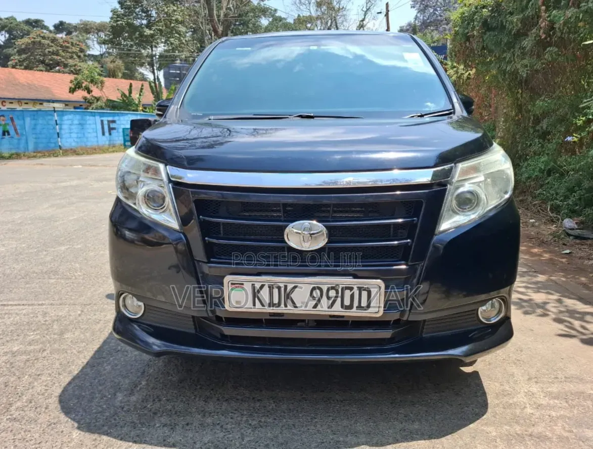 Toyota Noah 2015 Black