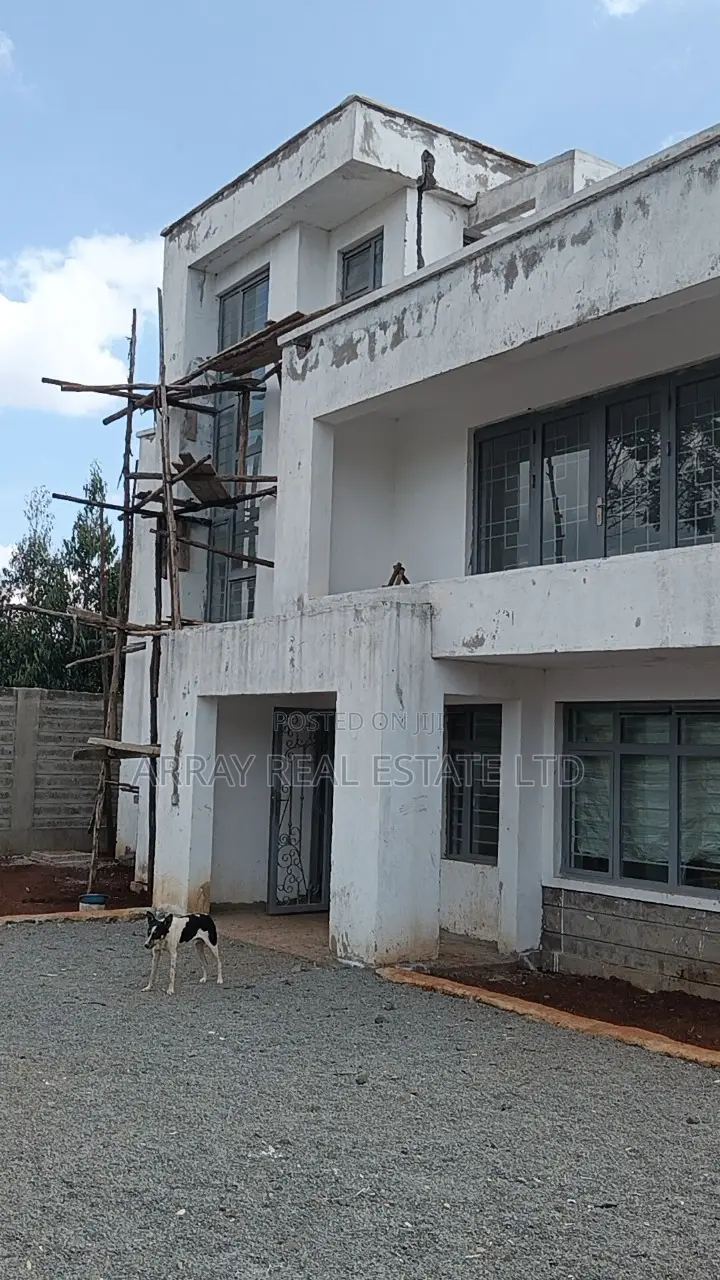 4bdrm Maisonette in 4Br All Ensuite, Karai for sale