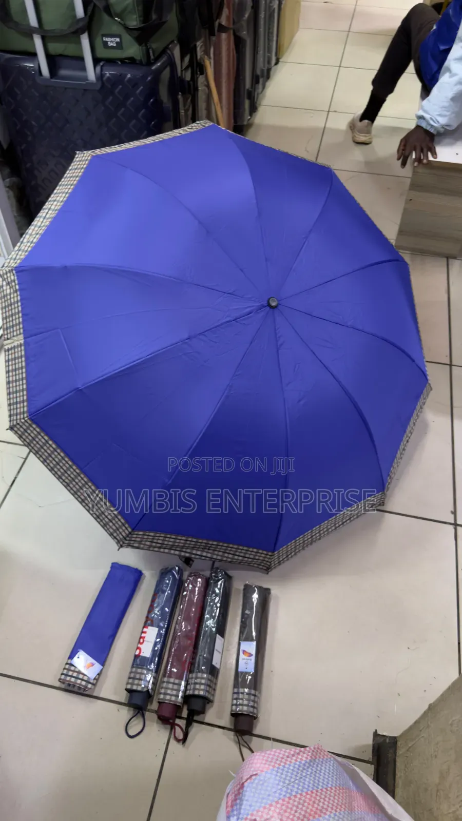 Umbrella  Big Foldable Ones With a Checked Pattern at 450