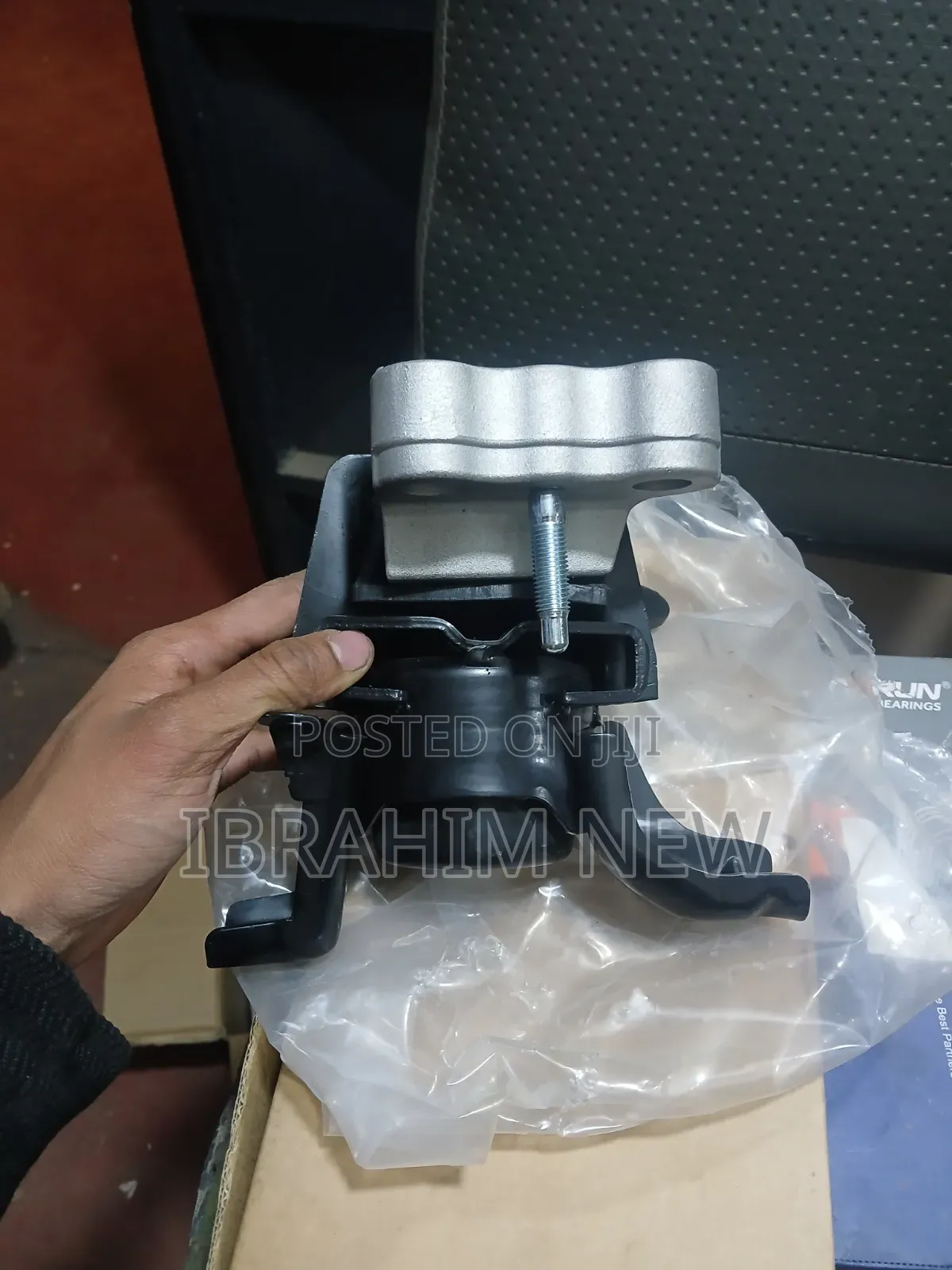 Noah Voxy Right Engine Mounting