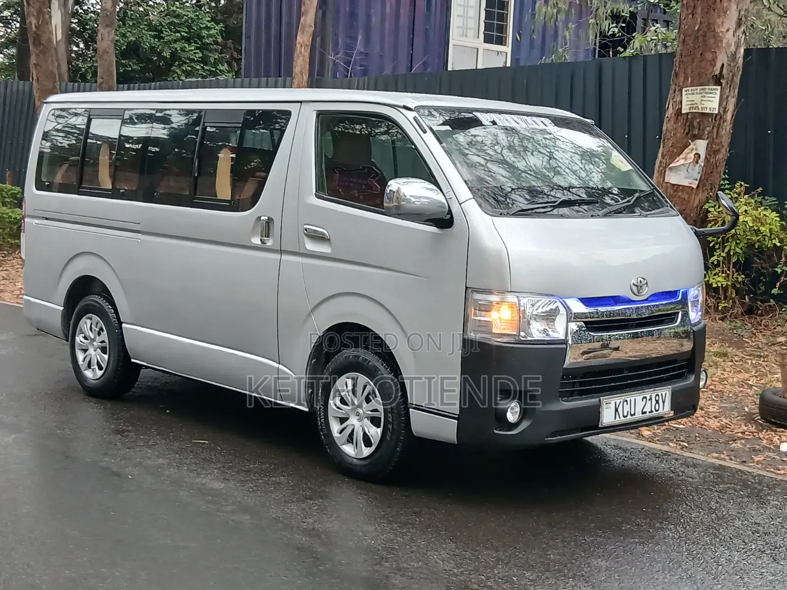 Toyota HiAce 2012 Silver