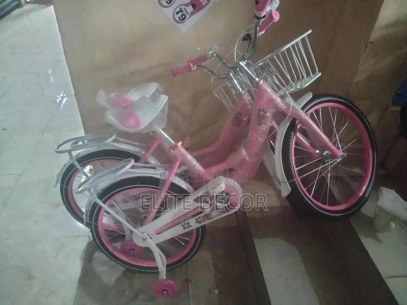 Lady Bird Size 20" Girls Bike With a Training Wheels