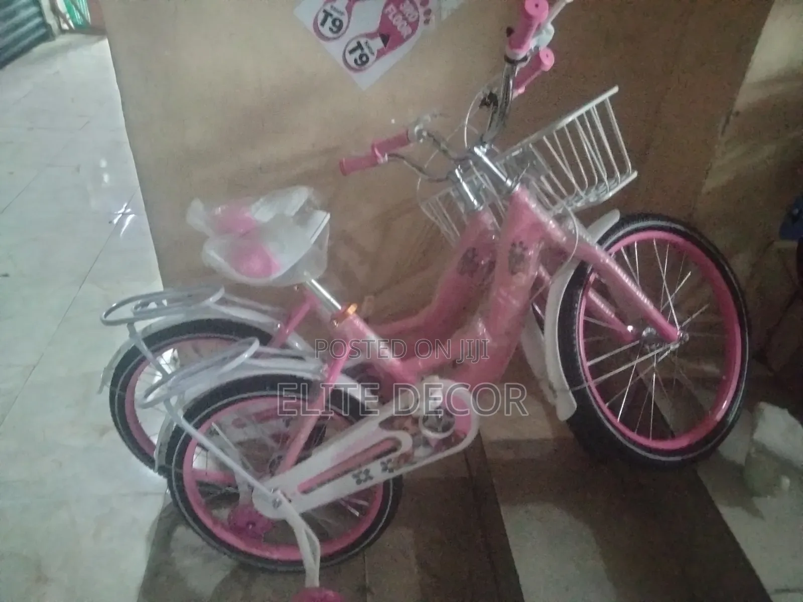 Lady Bird Size 20" Girls Bike With a Training Wheels