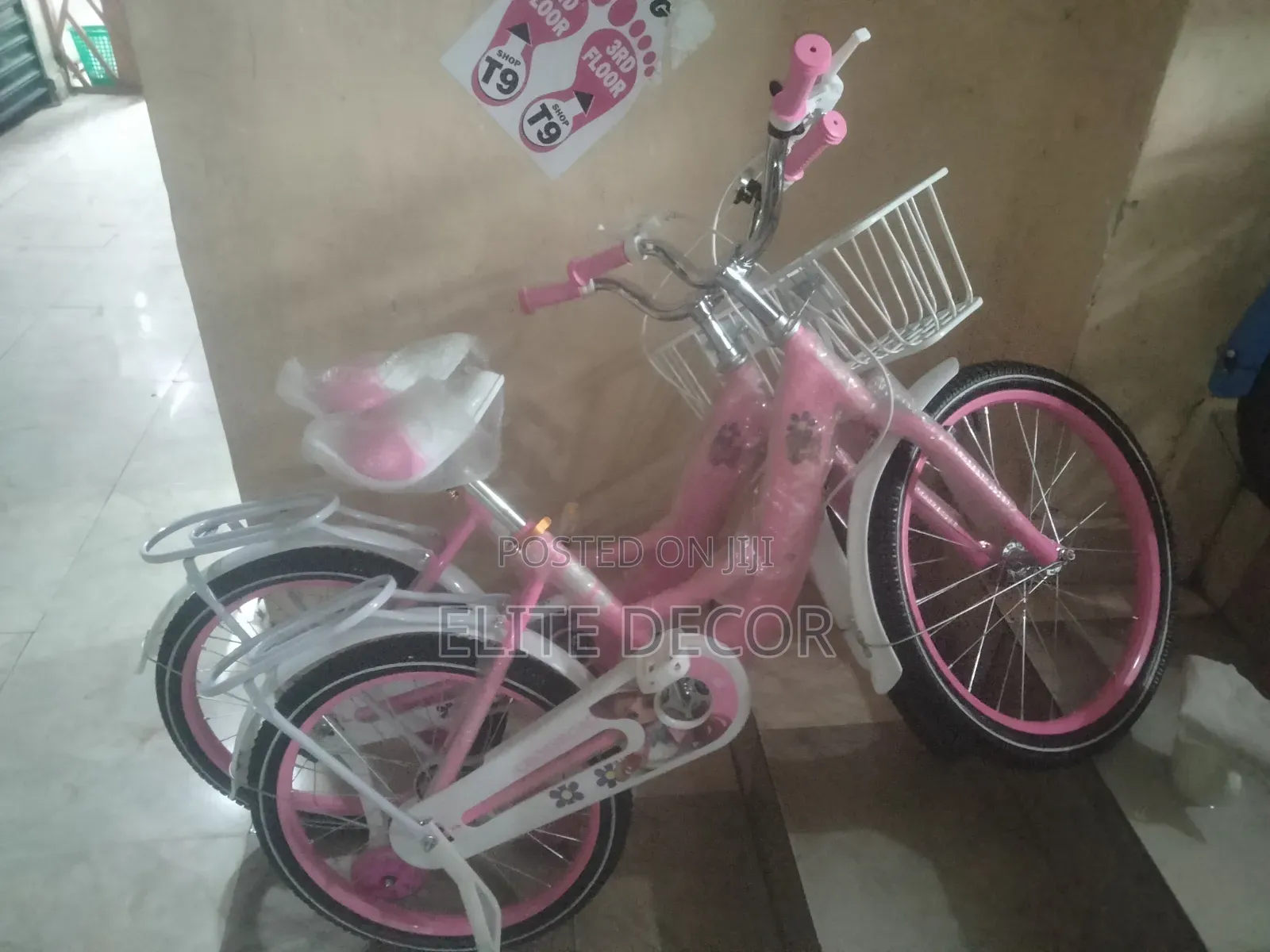 Lady Bird Size 20" Girls Bike With a Training Wheels
