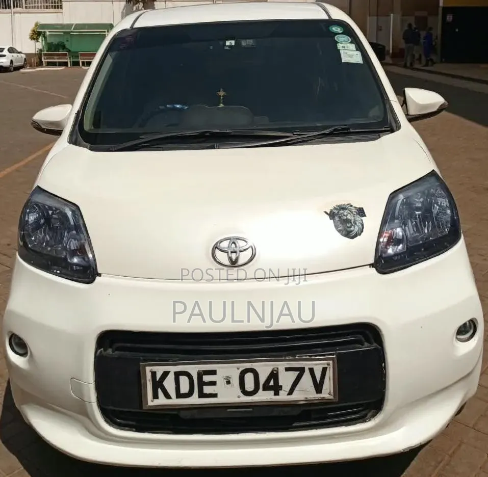 Toyota Porte 2014