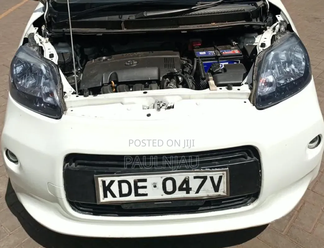 Toyota Porte 2014
