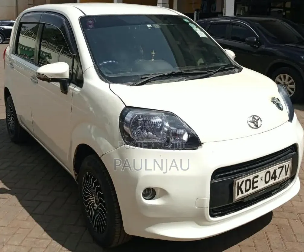 Toyota Porte 2014