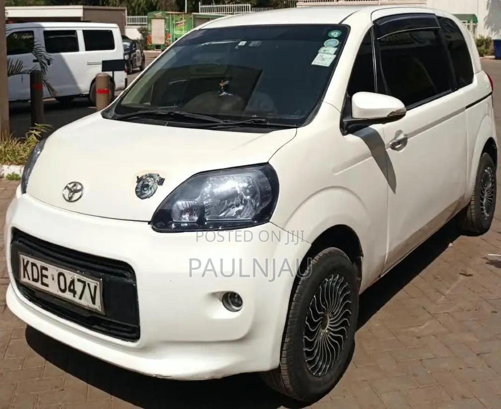 Toyota Porte 2014