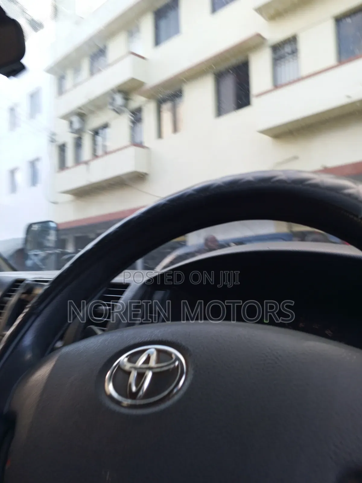 Toyota HiAce 2017 White