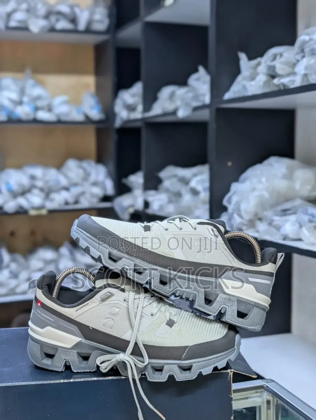 Qc on Running Cloudwander Waterproof Sneakers