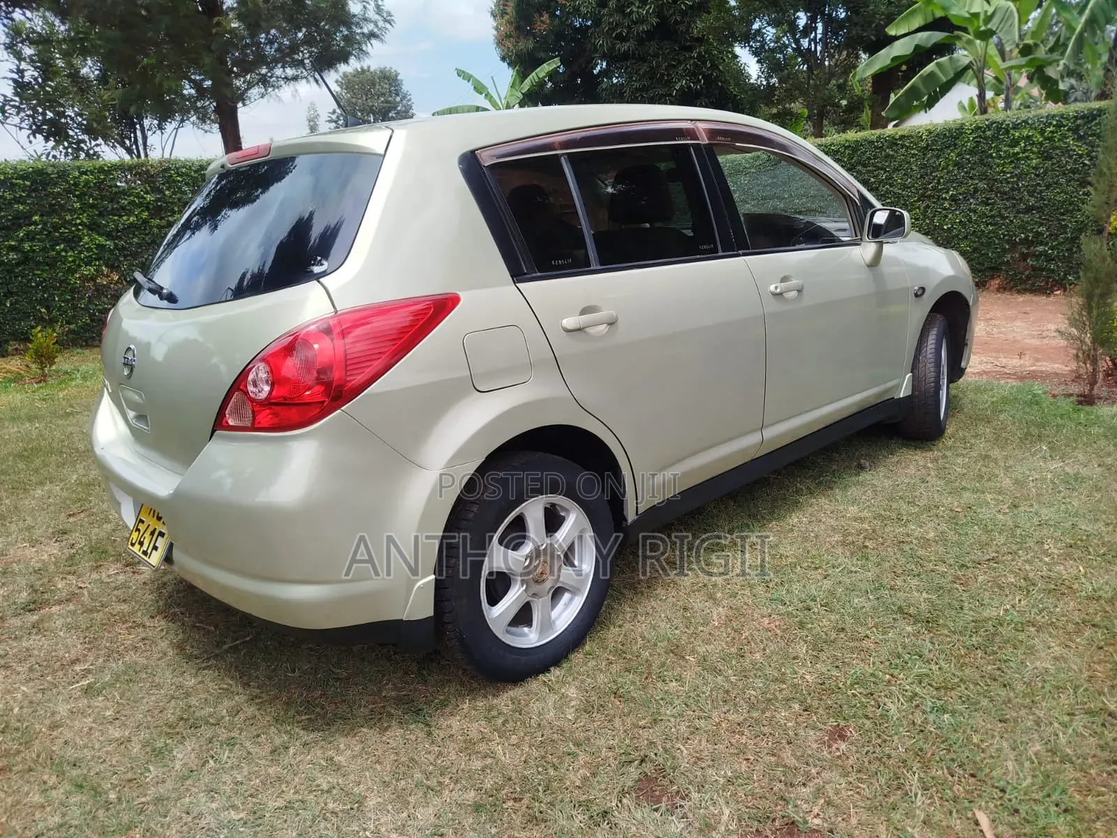 Nissan Tiida 1.5L 16V 2010 Gold