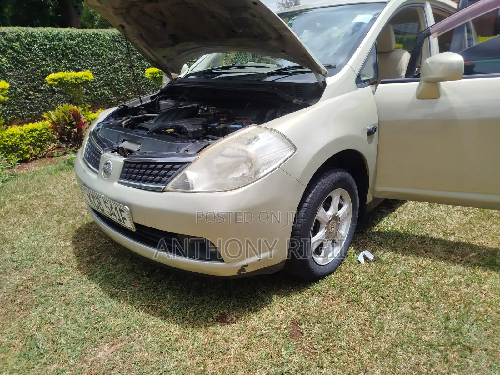 Nissan Tiida 1.5L 16V 2010 Gold