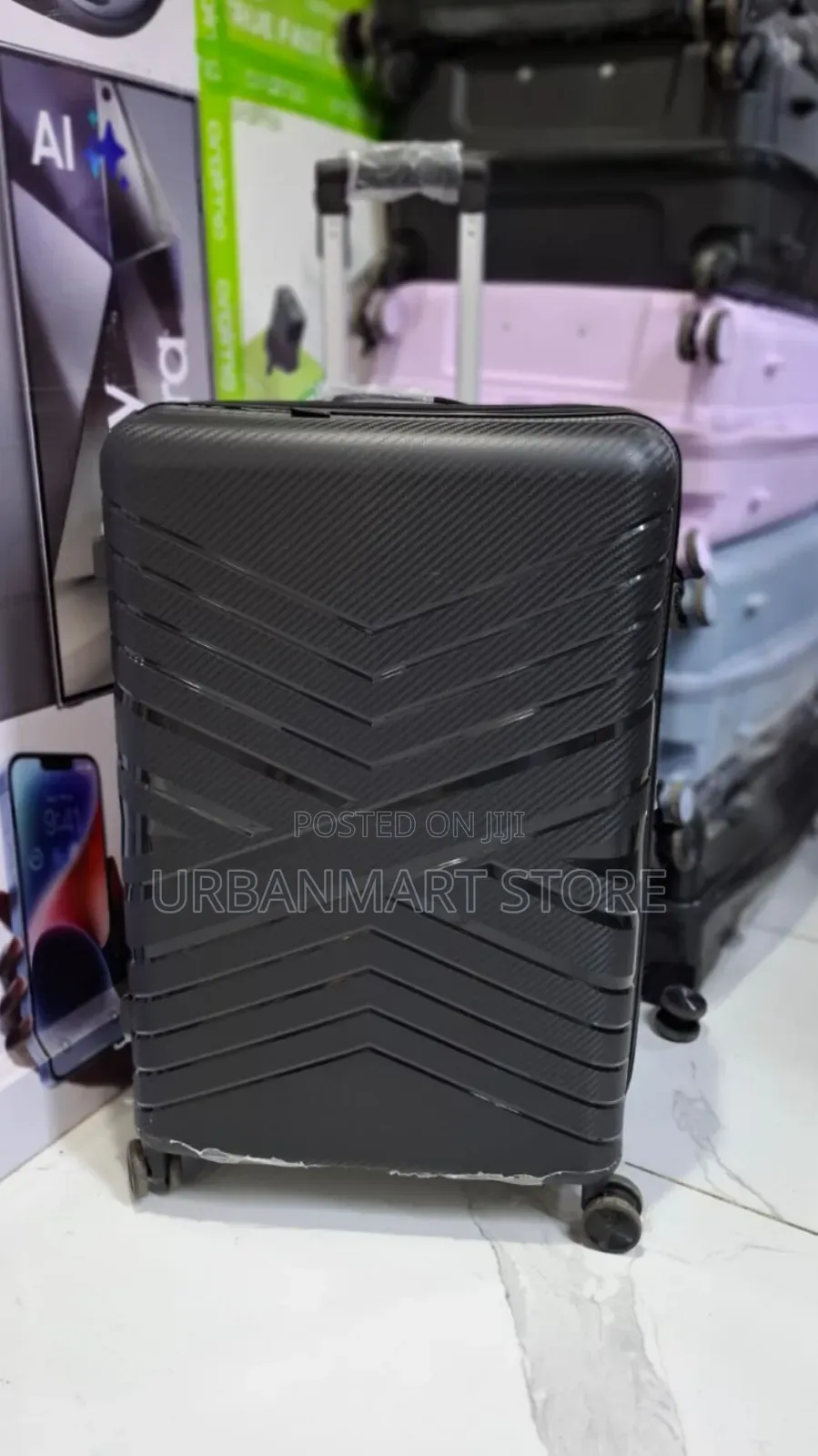 Big Brand New Large 72CM Suitcase With 360° Spinning Wheels