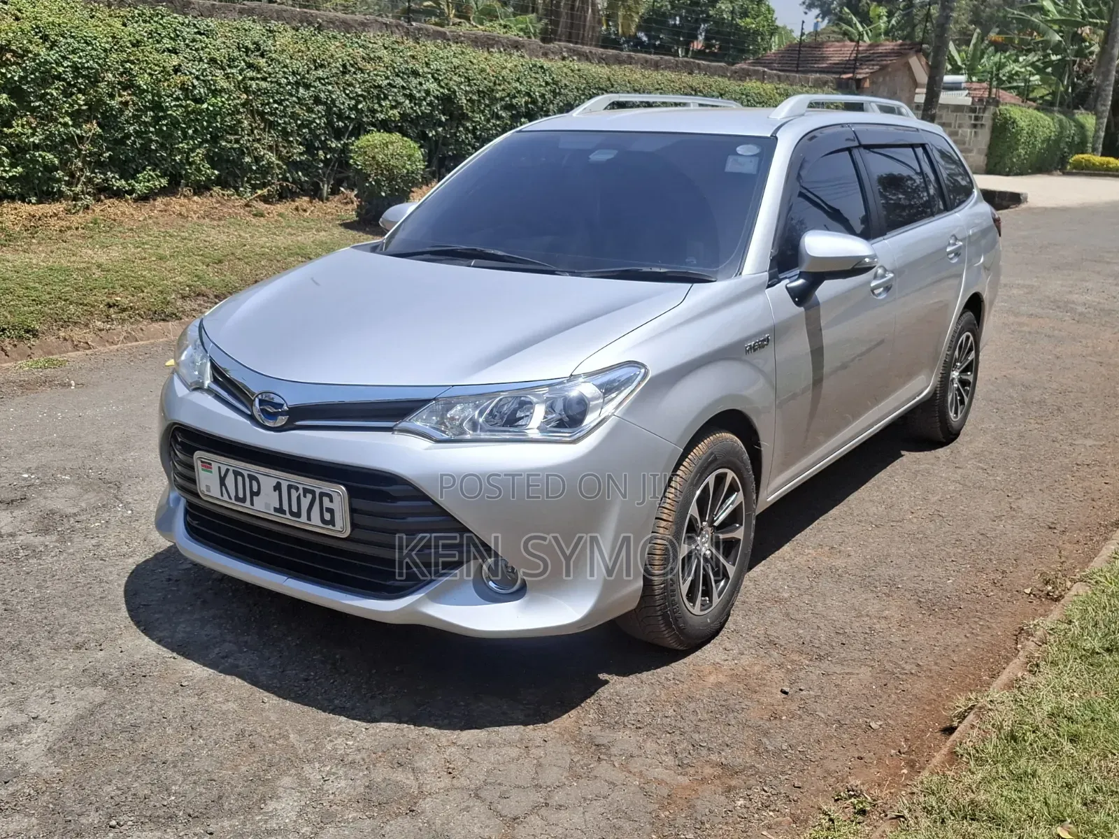 Toyota Corolla Fielder 1.5 Hybrid FWD 2016 Silver