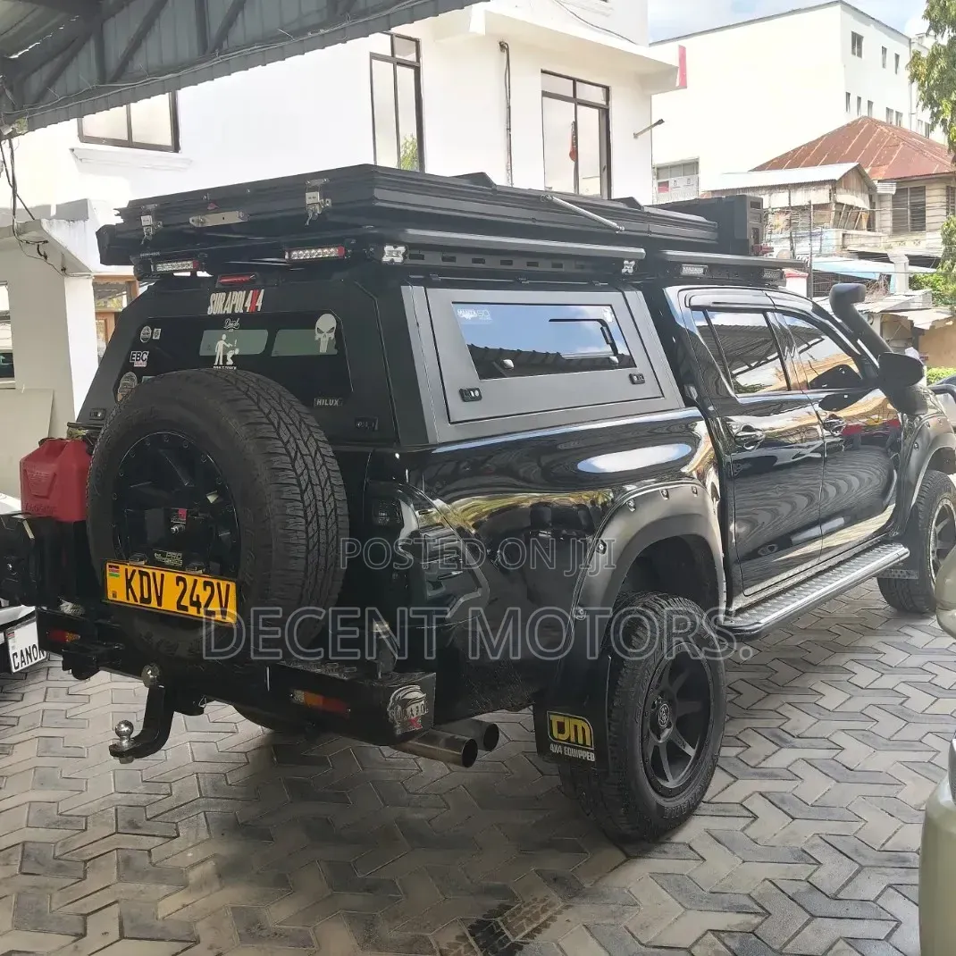 Toyota Hilux 2019 Black