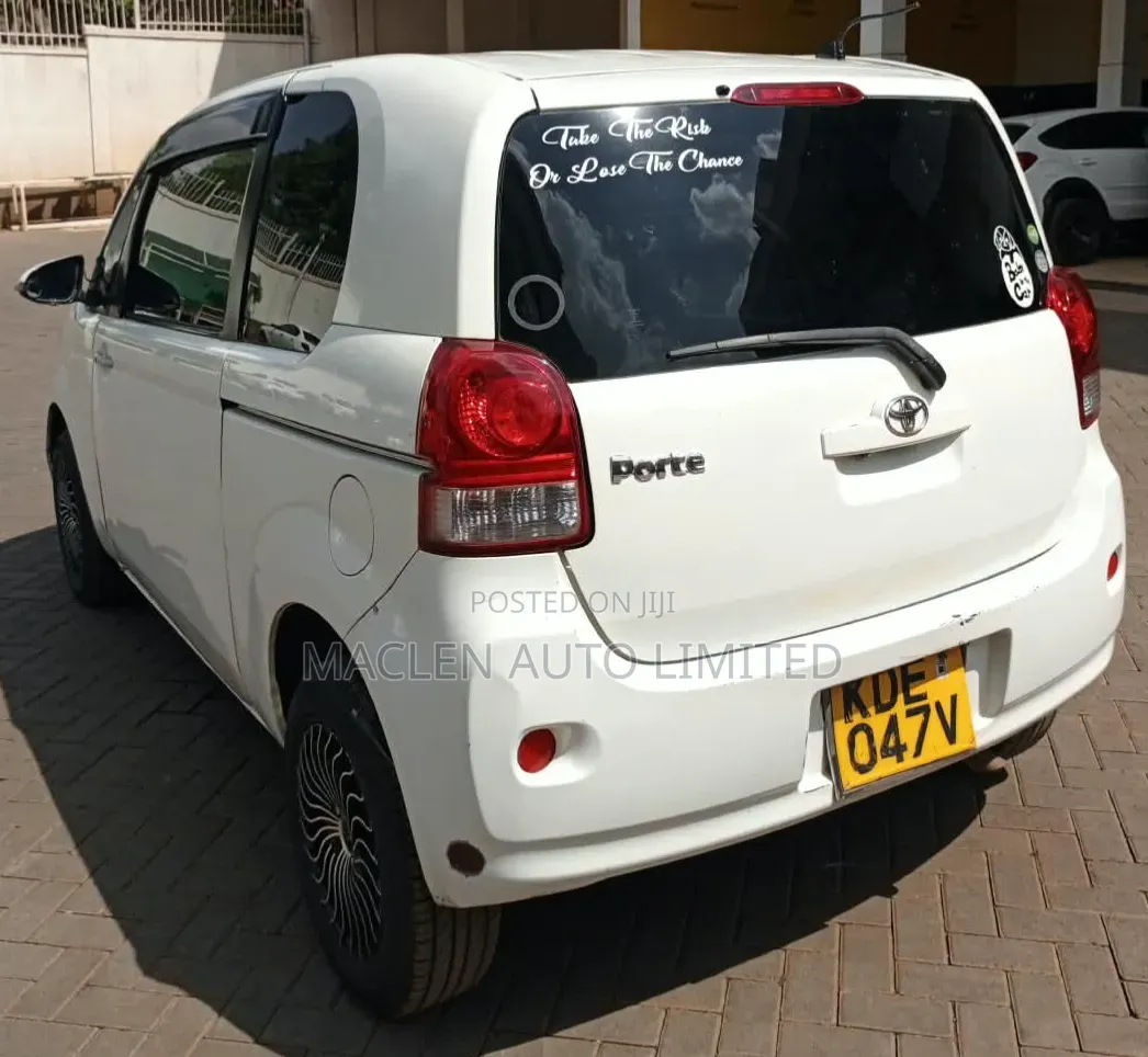 Toyota Porte 2014 White