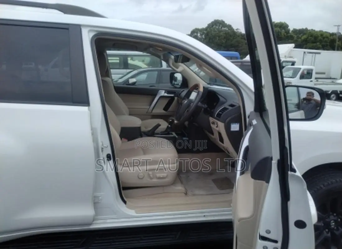 Toyota Land Cruiser Prado 2.8 2022 White