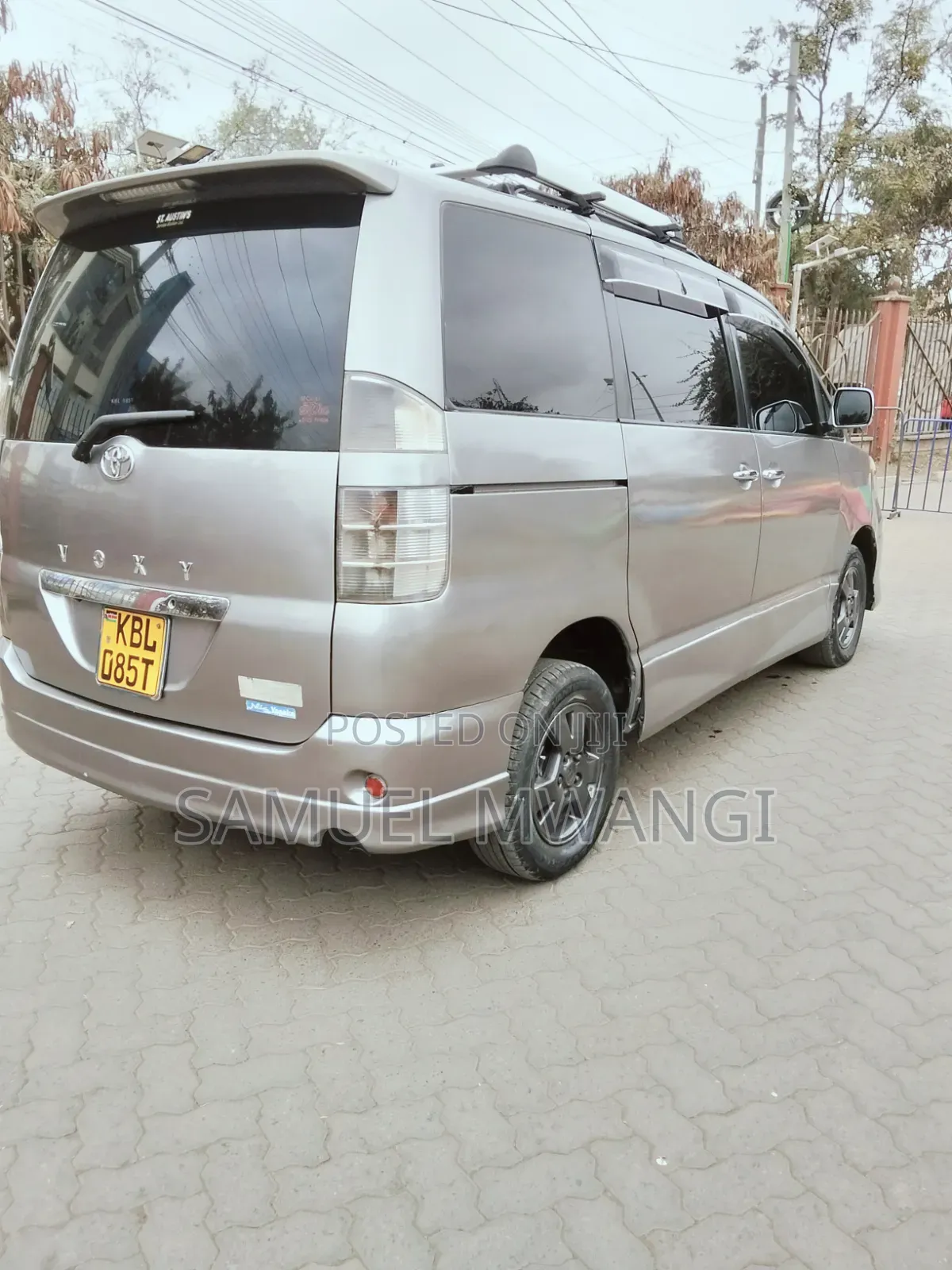Toyota Voxy 2004 Brown