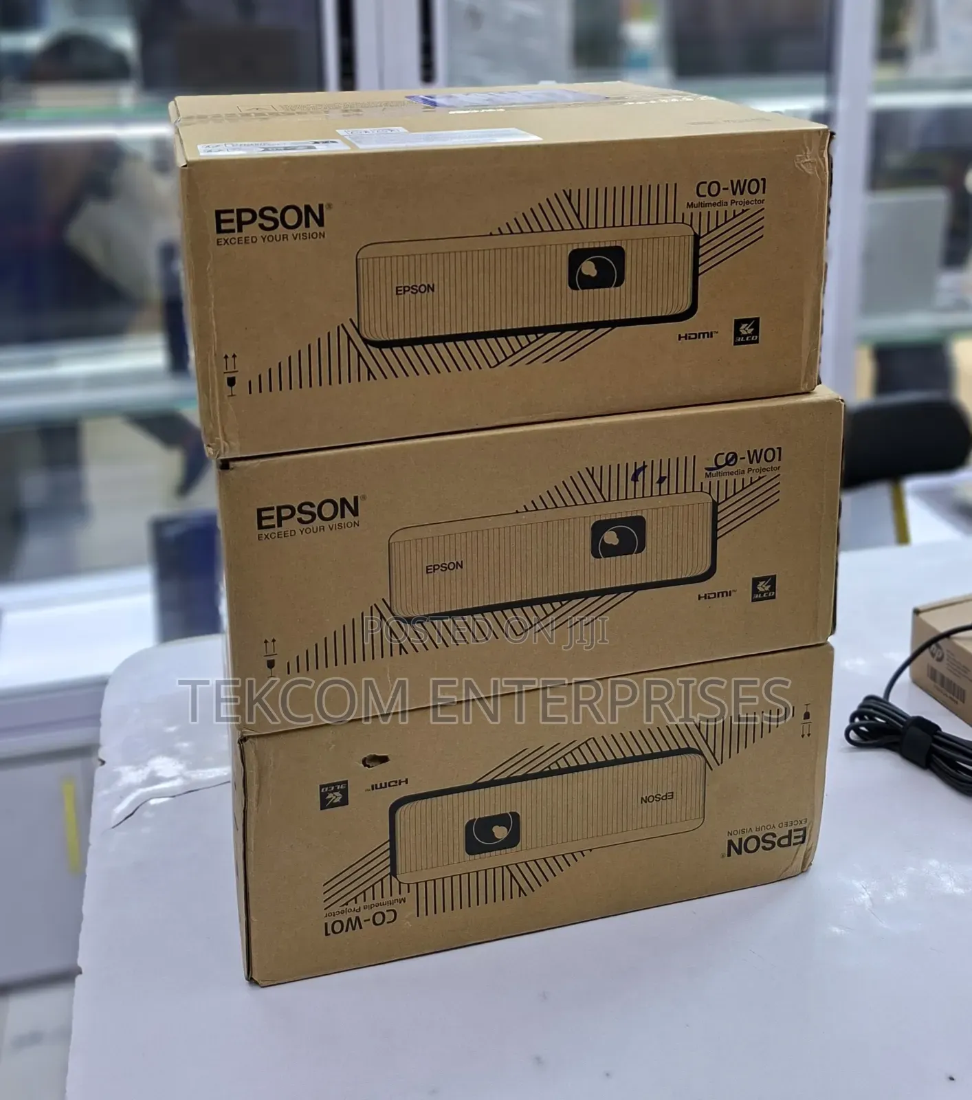 Co-Wo1 Epson Projector Co-W01/Co-Wo1 Projector 3000lumens!