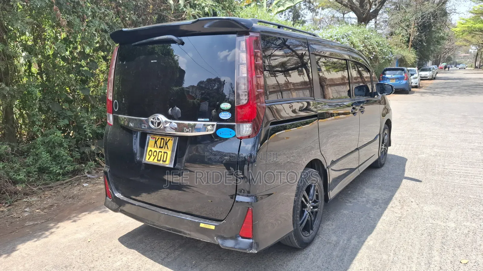 Toyota Noah 2.0 FWD (6 Seater) 2015 Black