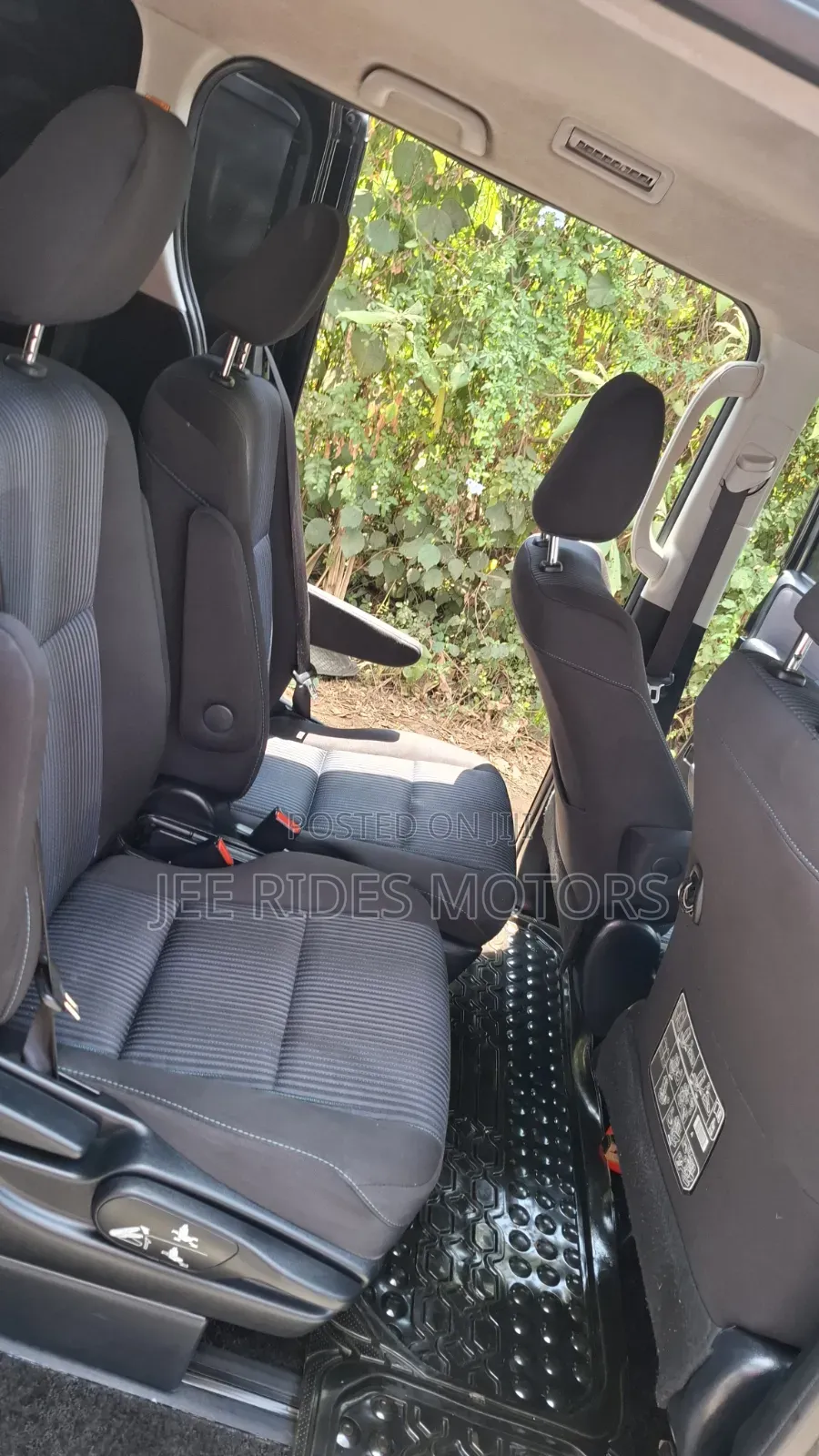 Toyota Noah 2.0 FWD (6 Seater) 2015 Black