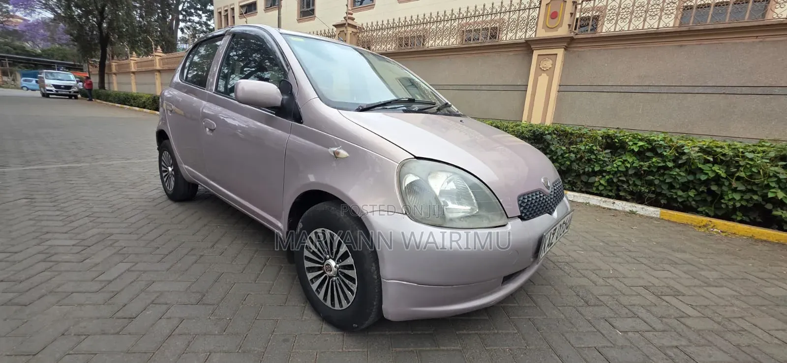 Toyota Vitz 2000 Pink