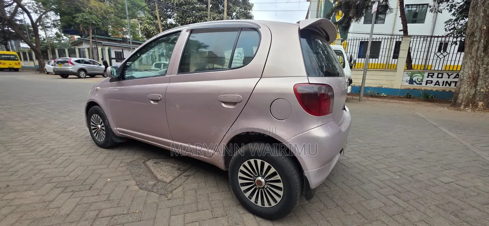 Toyota Vitz 2000 Pink