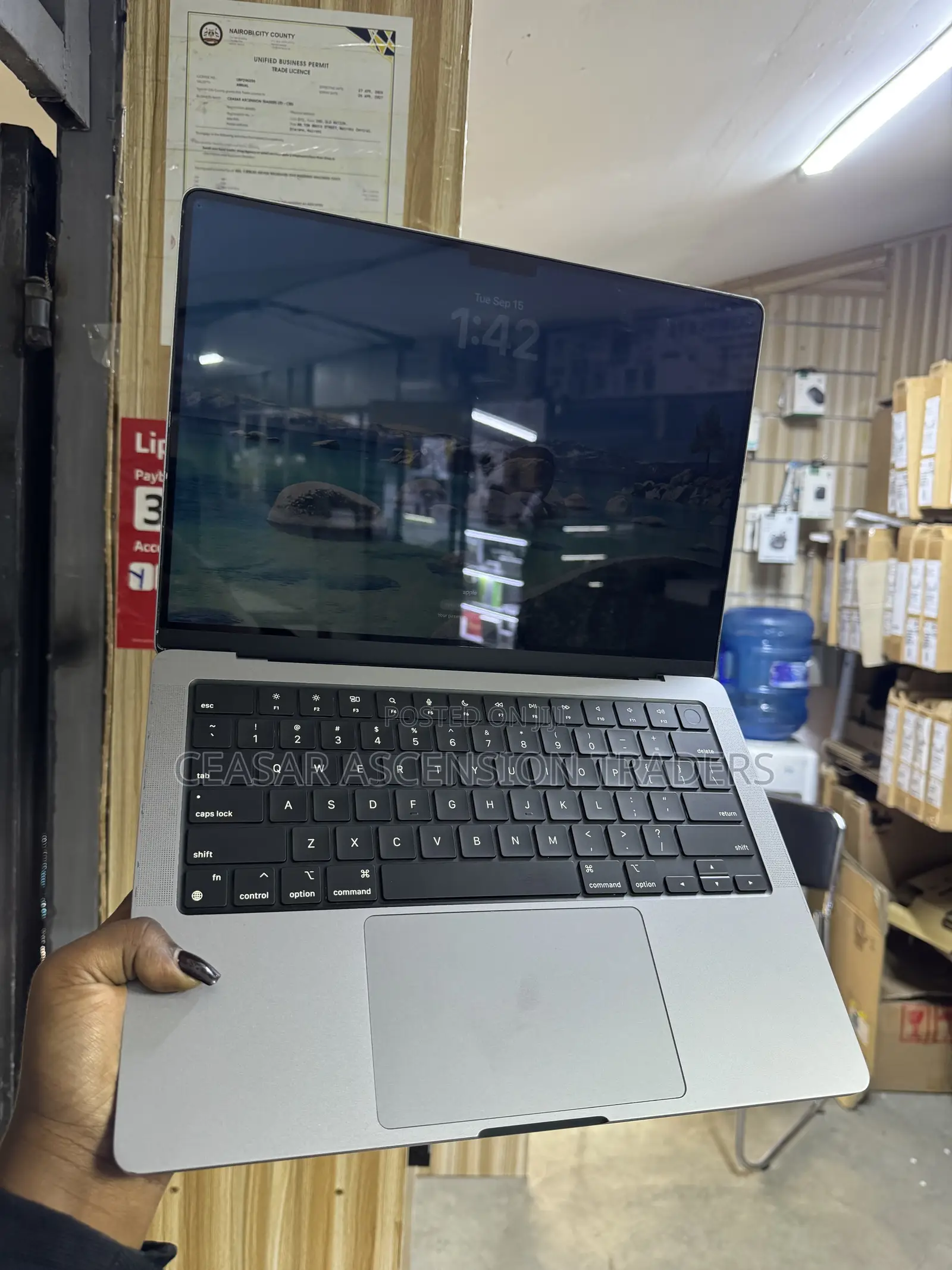 Laptop Apple MacBook Pro 2021 M1 16GB Apple M1 Pro SSD 512GB