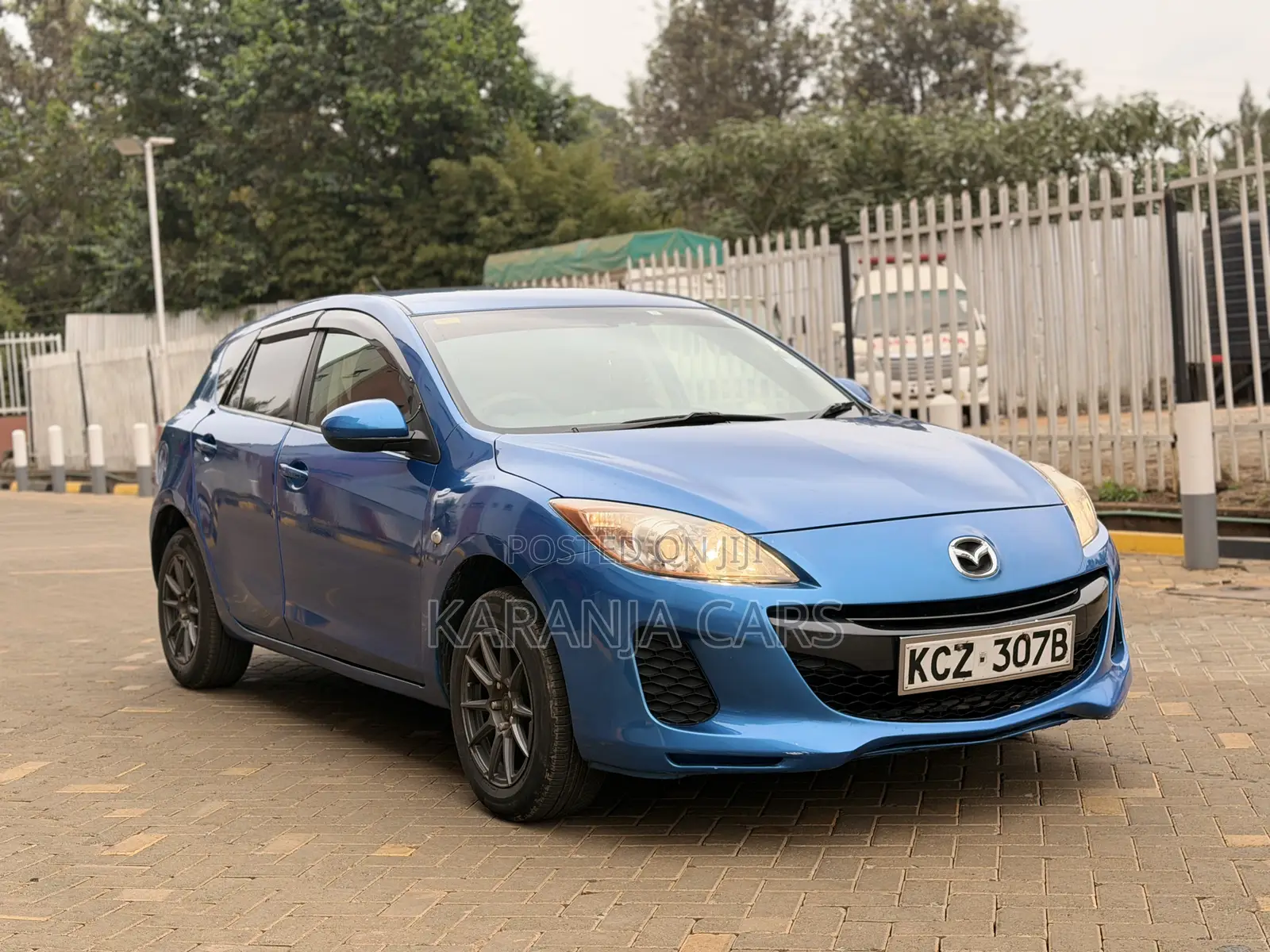 Toyota Vitz 1.5 FWD 5dr 2012 Blue
