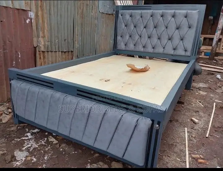 5x6 Plush Grey Diamond Tufted Mocket Bed