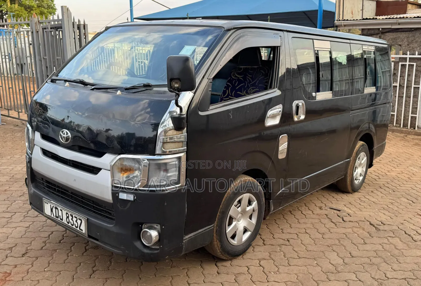 Toyota HiAce 2014 Black