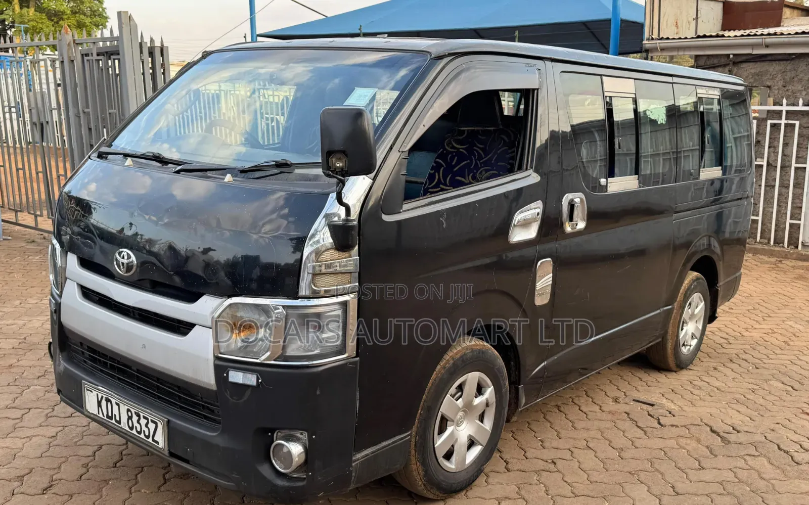 Toyota HiAce 2014 Black