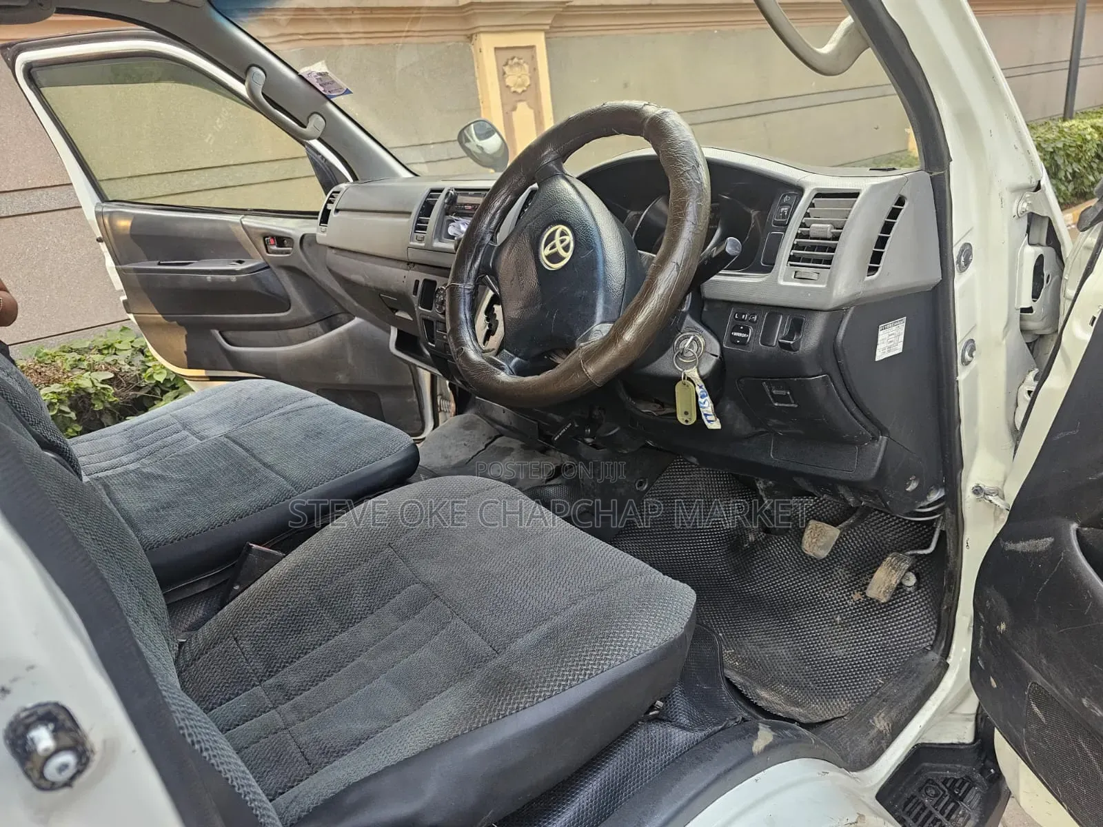 Toyota HiAce 2012 White