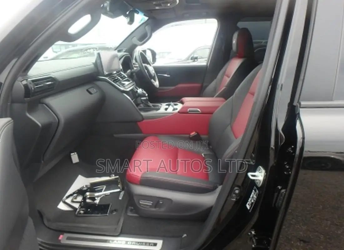 Toyota Land Cruiser LC300 2025 Black