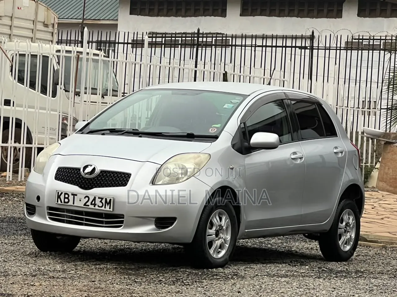 Toyota Vitz 2005 Silver