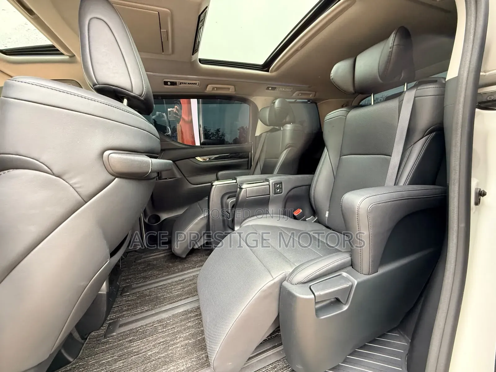 Toyota Vellfire 2019 White