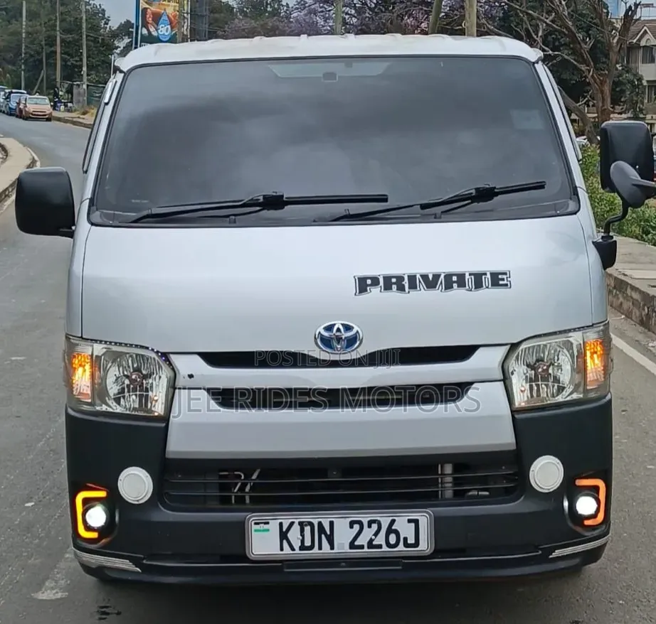 Toyota HiAce 2016 Silver