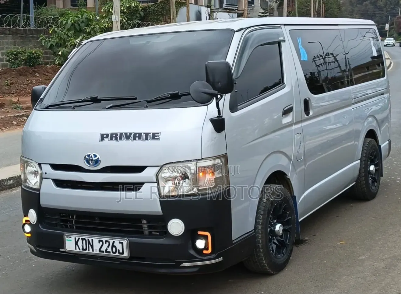 Toyota HiAce 2016 Silver